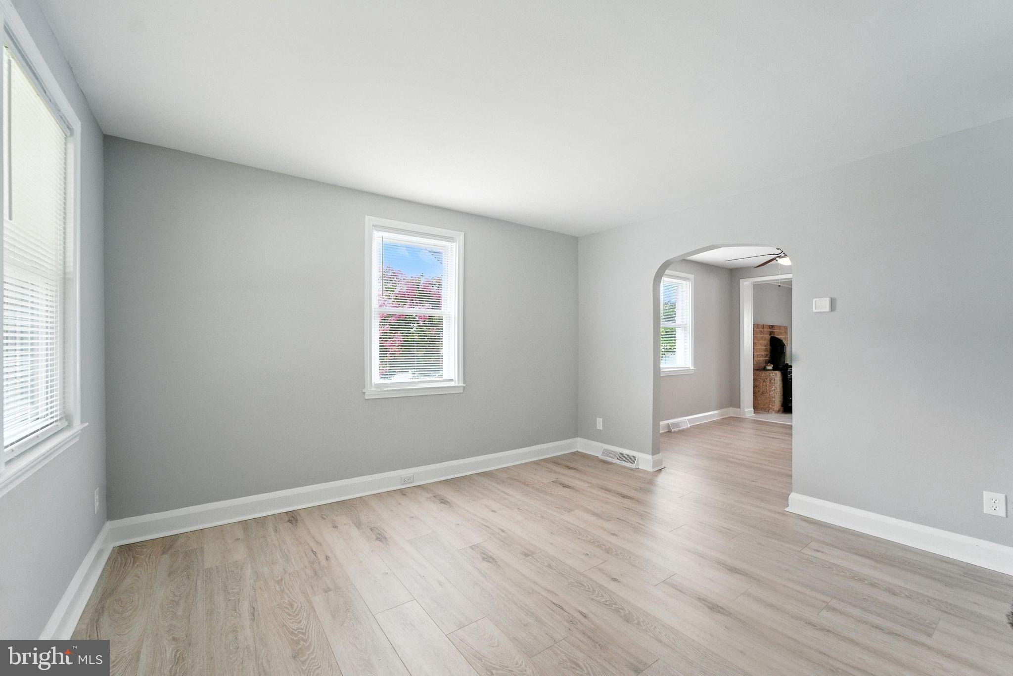 1608 Howard Avenue Baltimore, MD 21221 - Photo 21 of 31 LIVING ROOM
