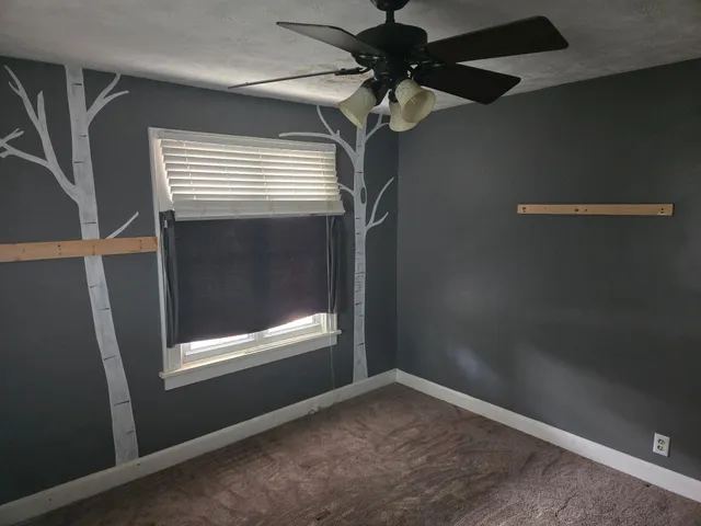 a view of empty room with window