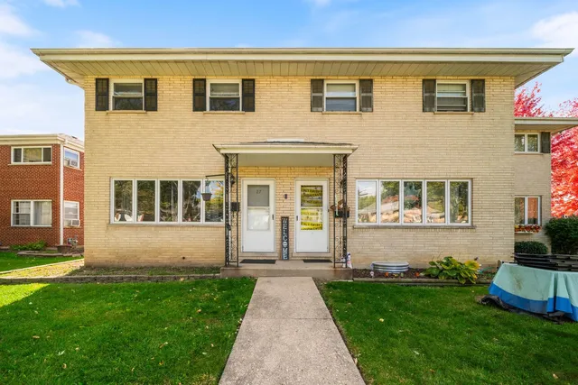 $1,900 | 27 East Thorndale Avenue, Roselle, IL 60172
