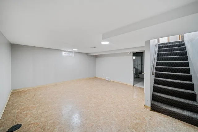 $1,900 | 27 East Thorndale Avenue, Roselle, IL 60172