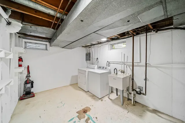 $1,900 | 27 East Thorndale Avenue, Roselle, IL 60172