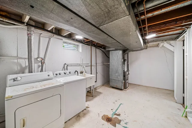 $1,900 | 27 East Thorndale Avenue, Roselle, IL 60172