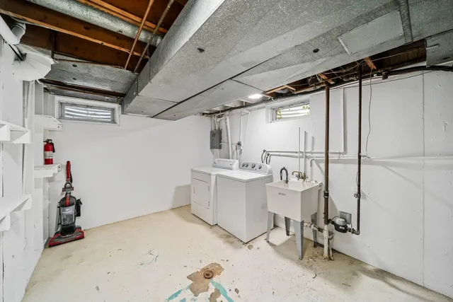 $1,900 | 27 East Thorndale Avenue, Roselle, IL 60172