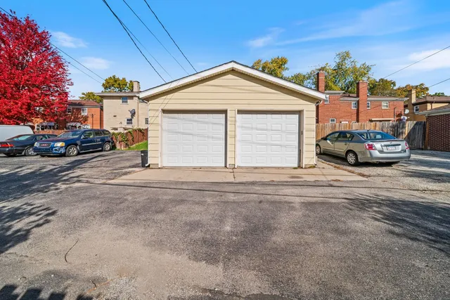 $1,900 | 27 East Thorndale Avenue, Roselle, IL 60172