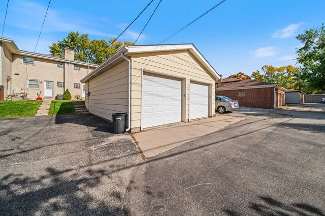 $1,900 | 27 East Thorndale Avenue, Roselle, IL 60172