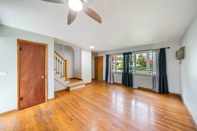 $1,900 | 27 East Thorndale Avenue, Roselle, IL 60172