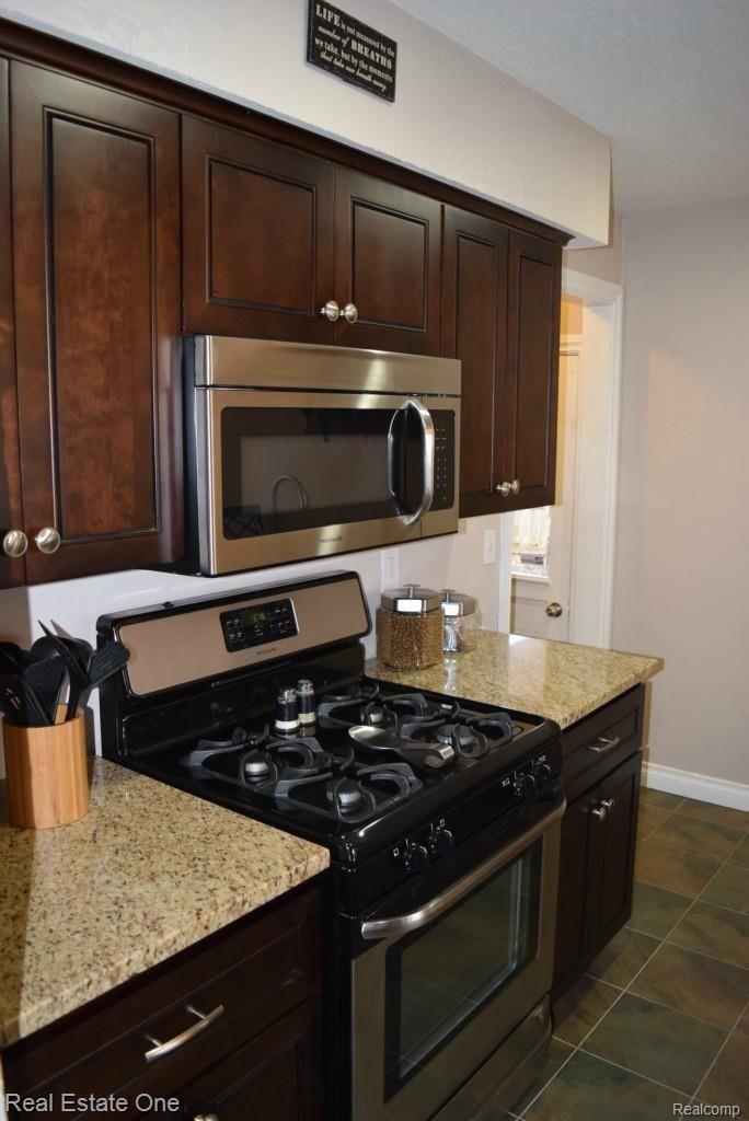 3902 Mark Orr Road Royal Oak, MI 48073 - Photo 7 of 47 3902 Mark Orr 068.jpg