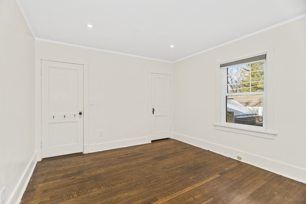 Undisclosed Address Evanston, IL 60201 - Photo 20 of 39 an empty room with a window