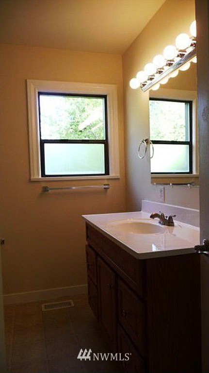 17022 Military Road South SeaTac, WA 98188 - Photo 12 of 15