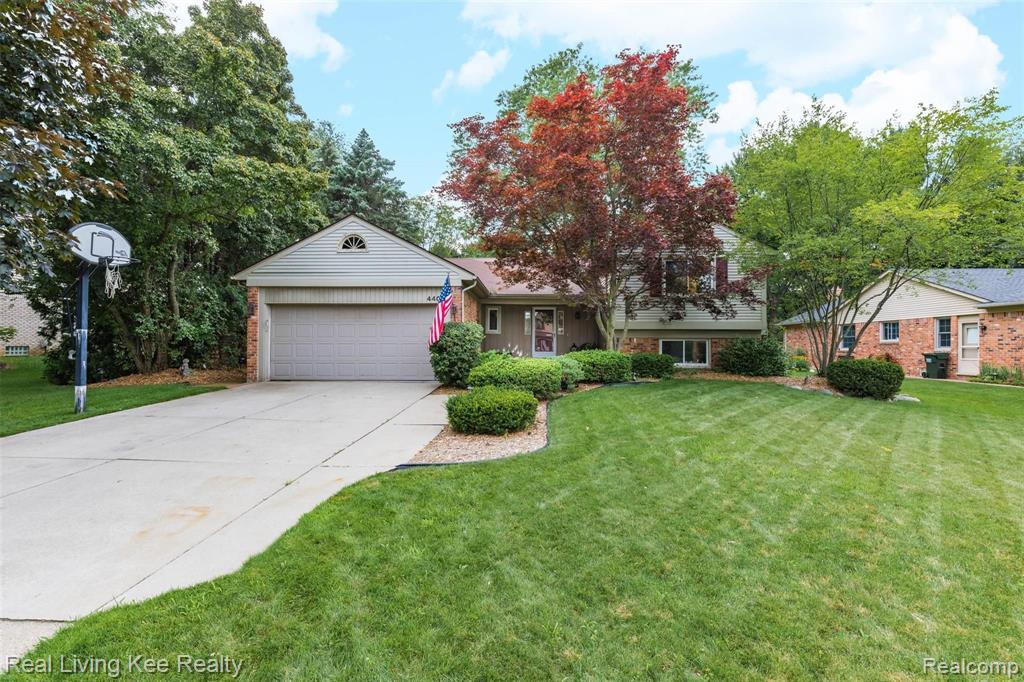 440 Lake Forest Road Rochester Hills, MI 48309 - Photo 1 of 32