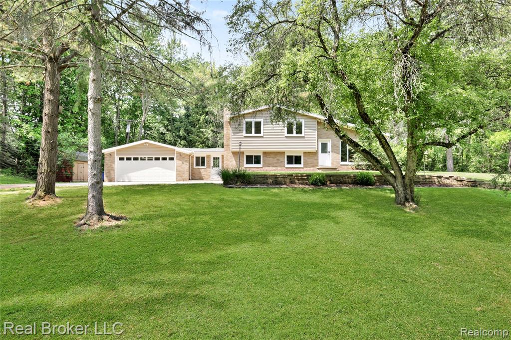 1620 Perry Lake Road Ortonville, MI 48462 - Photo 31 of 39 Gallery Image 31