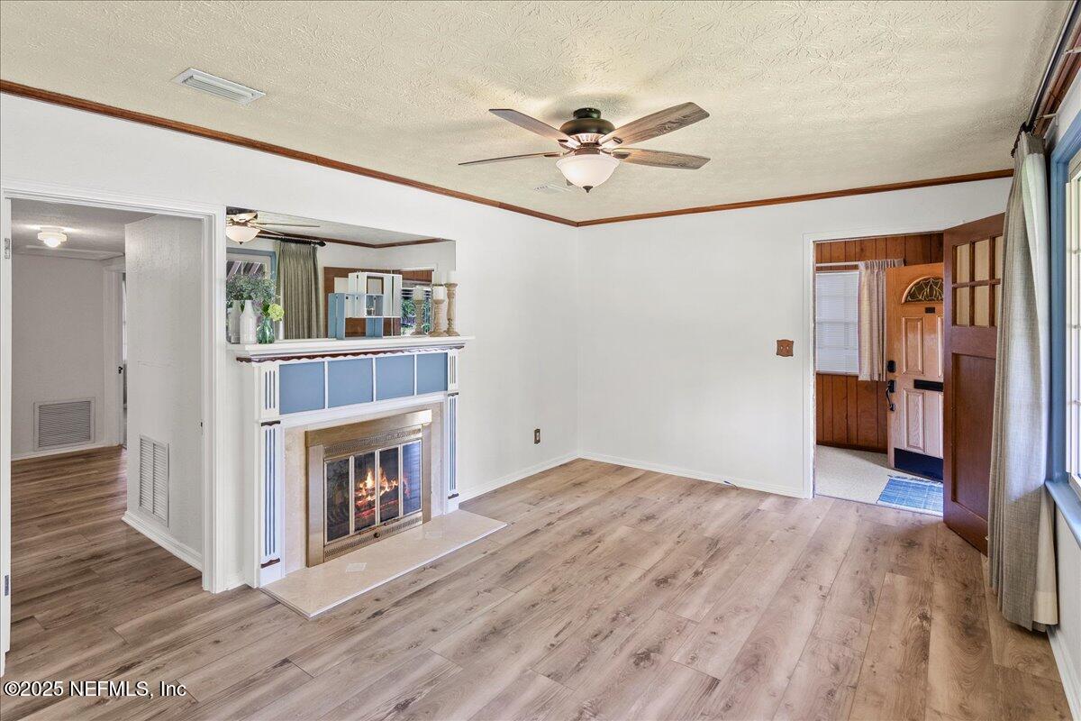 1517 Pershing Road Jacksonville, FL 32205 - Photo 11 of 39 Living Room
