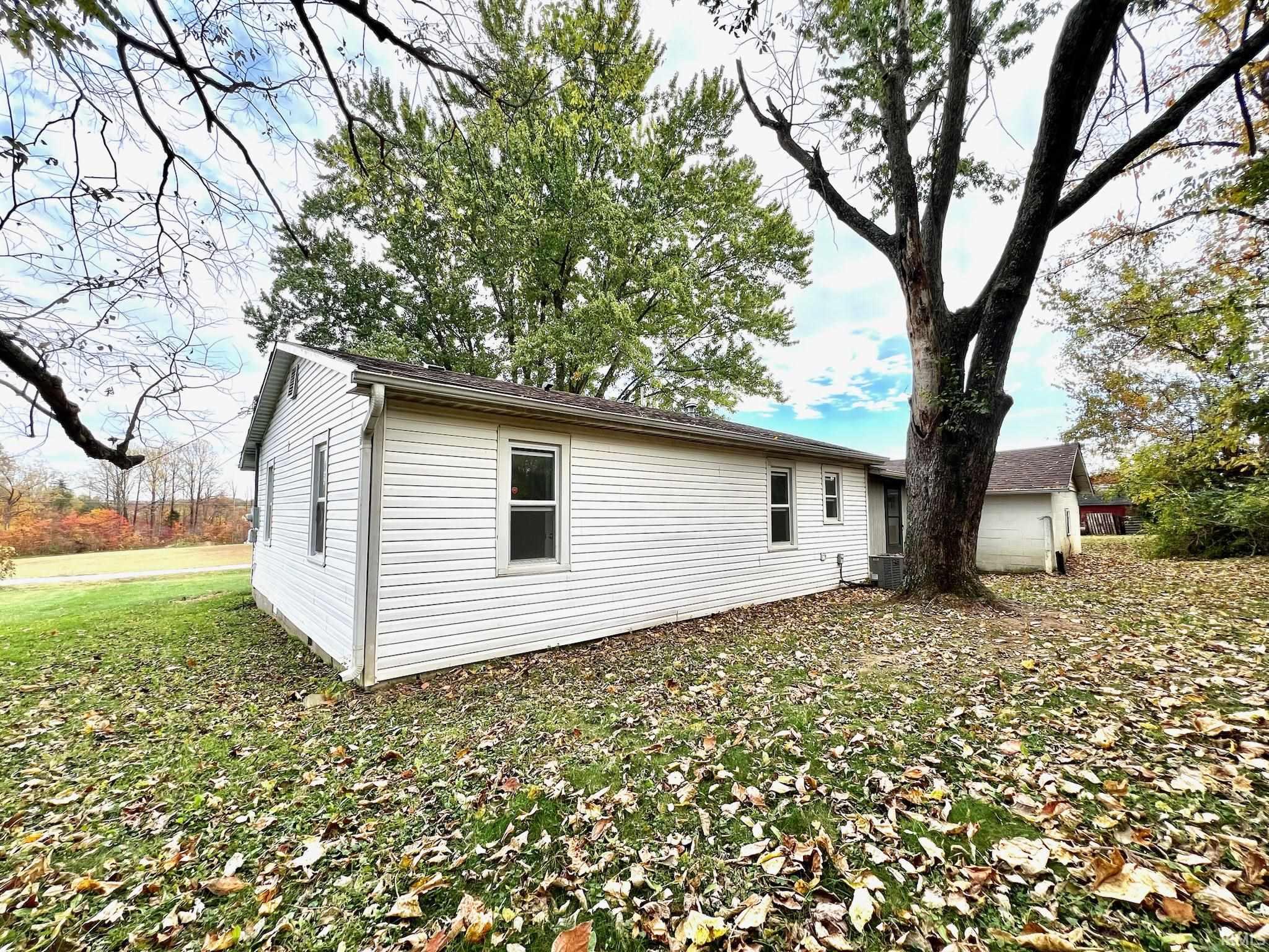 321 North Jackson Street Bedford, IN 47421 - Photo 5 of 19