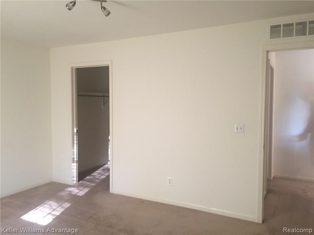 11790 Farmington Road Livonia, MI 48150 - Photo 13 of 15 IMG_1729.JPG