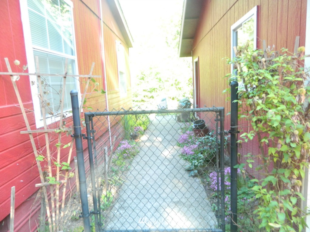 3900 Southeast Nelson Road Olalla, WA 98359 - Photo 3 of 17 Gallery Image 3