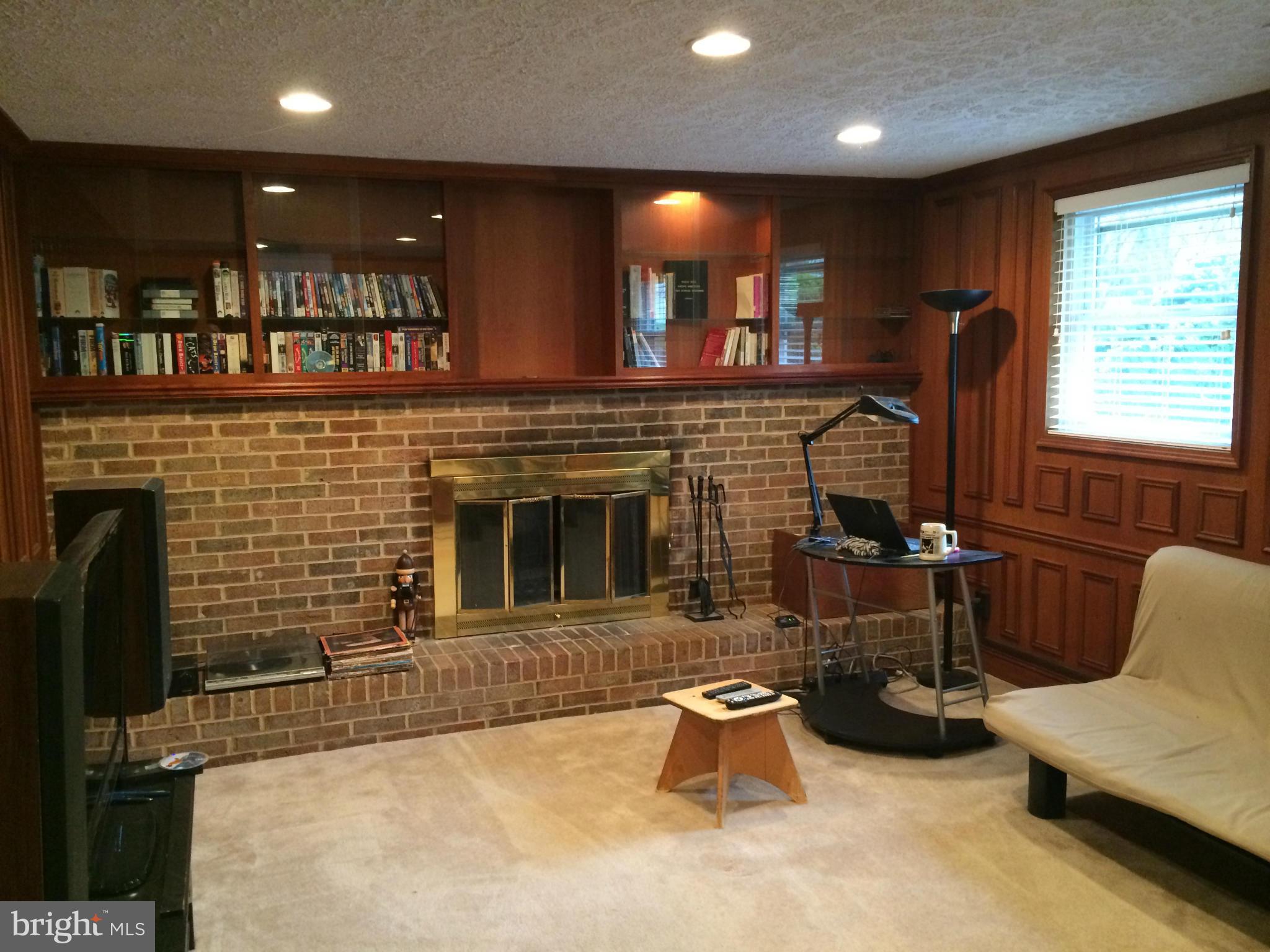 135 North Ithaca Road Sterling, VA 20164 - Photo 10 of 15 Family Room