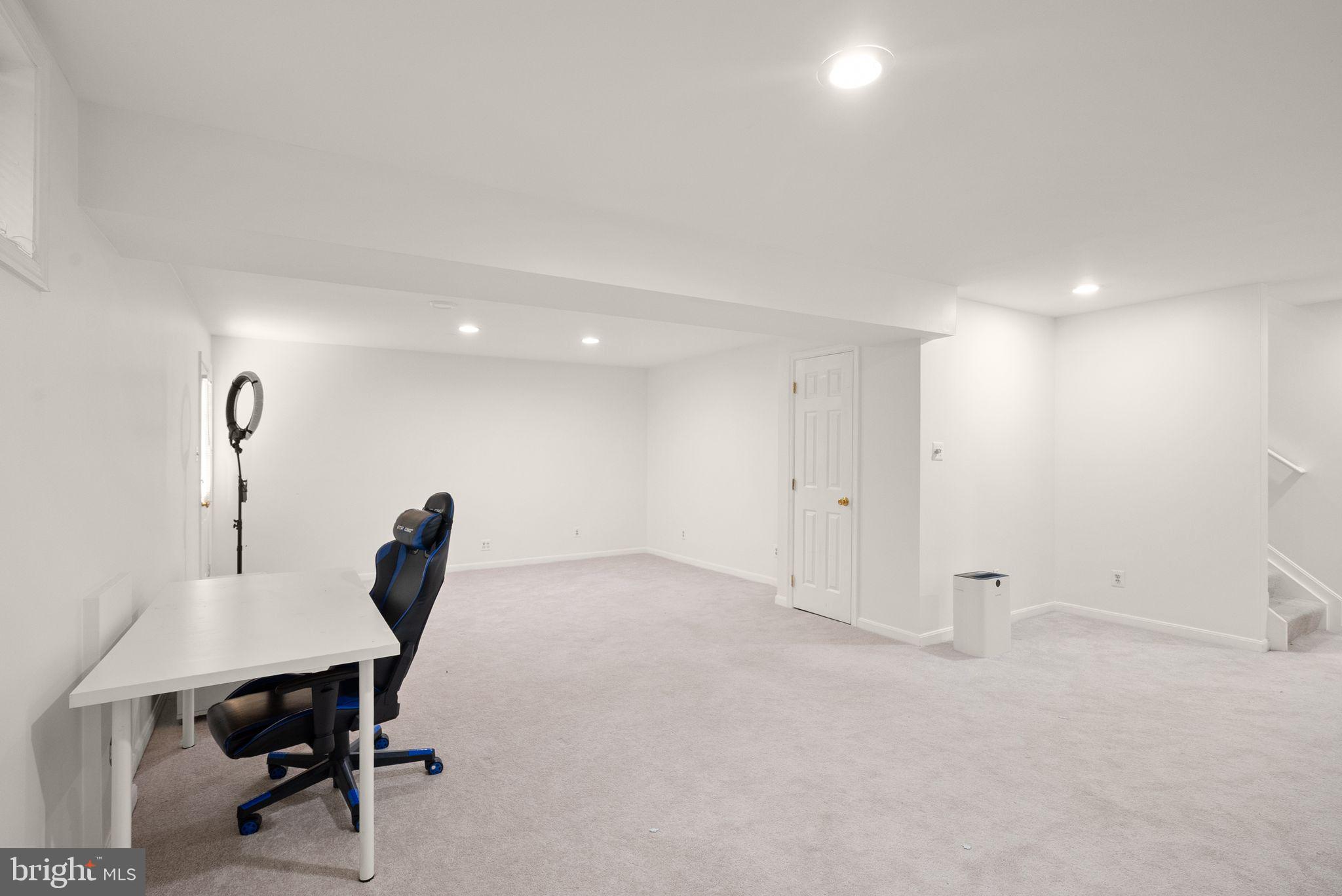 43111 Center Street Chantilly, VA 20152 - Photo 37 of 53