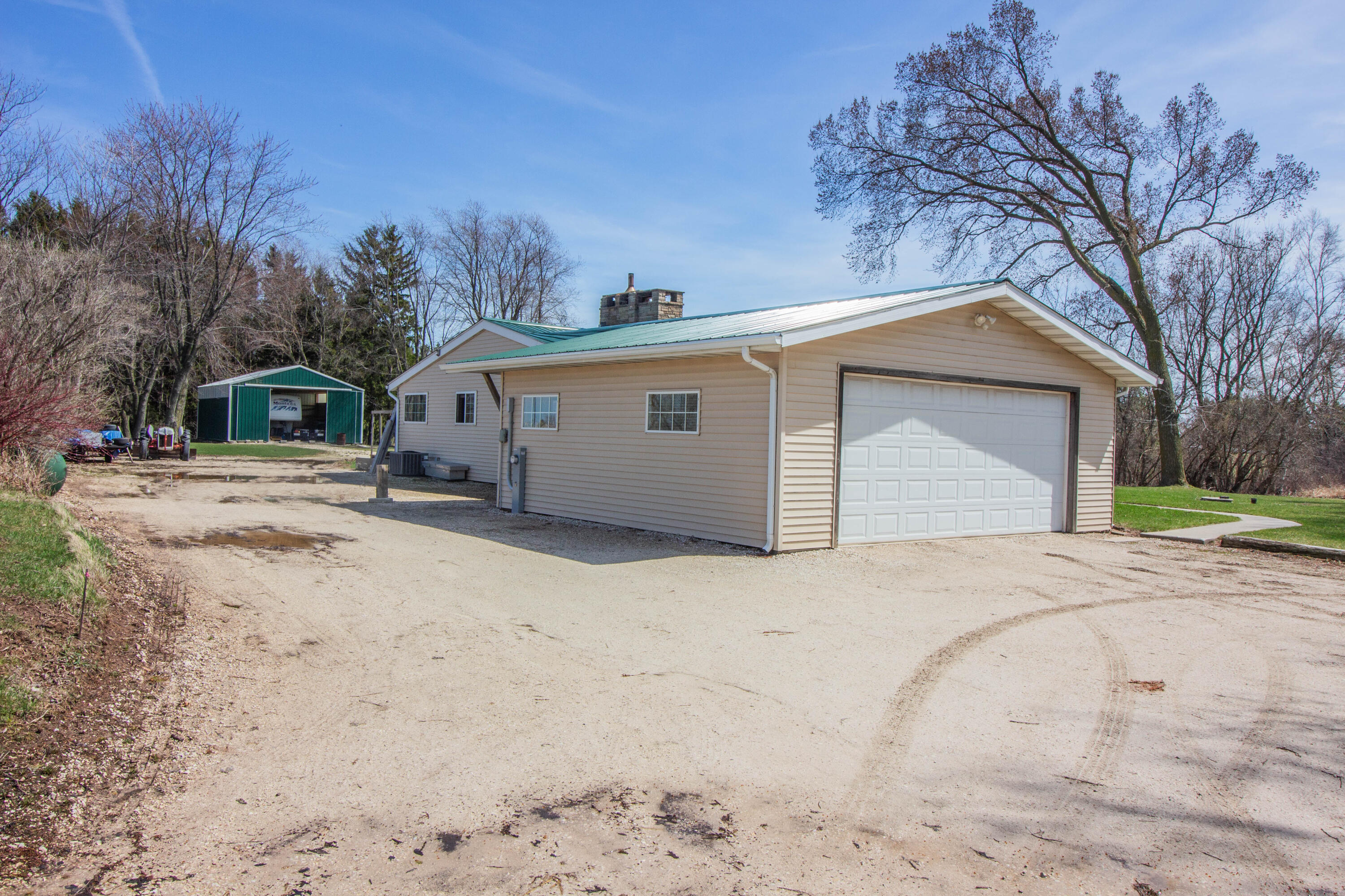 3919 Sunset Road Sheboygan, WI 53081 - Photo 17 of 48 Attached Garage & Pole Barn