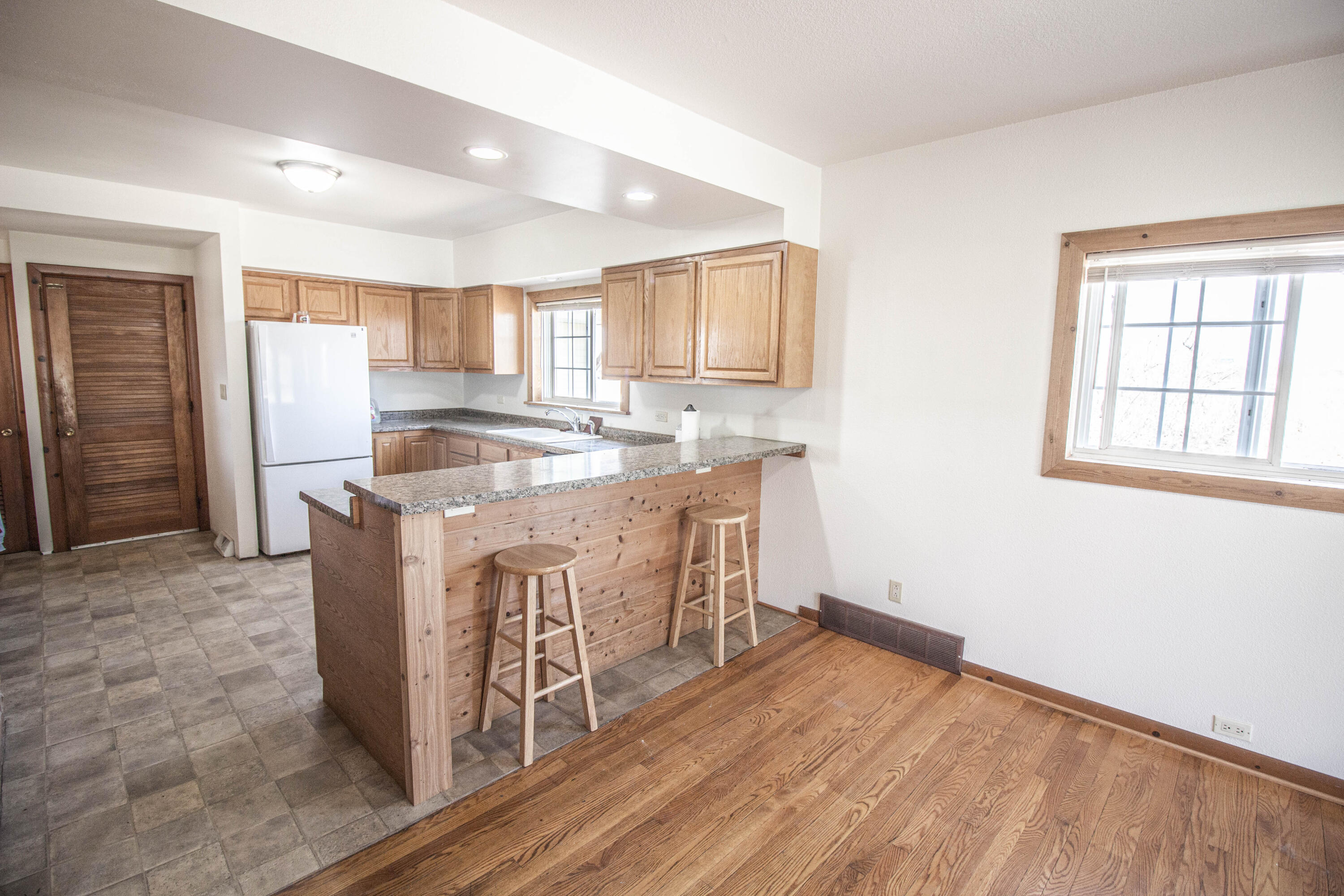 3919 Sunset Road Sheboygan, WI 53081 - Photo 20 of 48 Kitchen & Dining Area