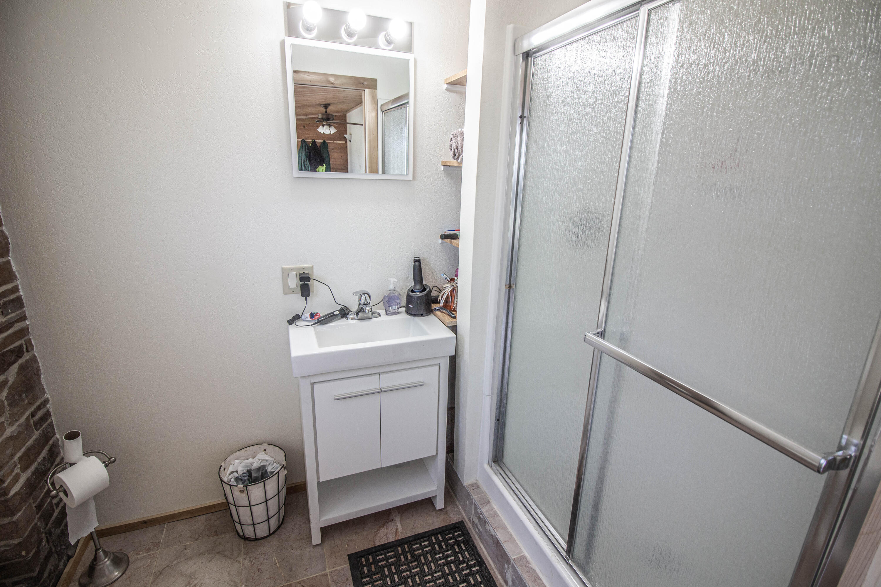 3919 Sunset Road Sheboygan, WI 53081 - Photo 23 of 48 Full Bathroom
