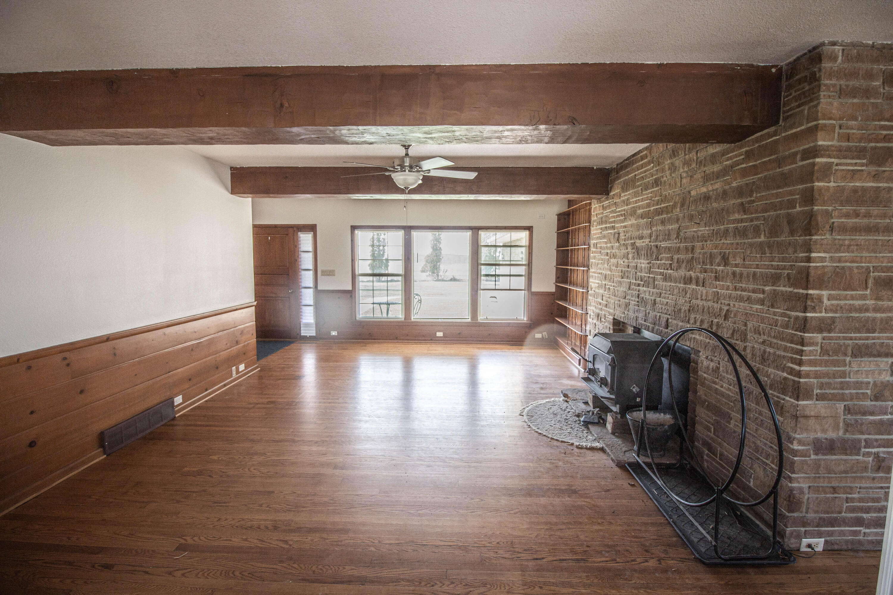 3919 Sunset Road Sheboygan, WI 53081 - Photo 29 of 48 Family Room