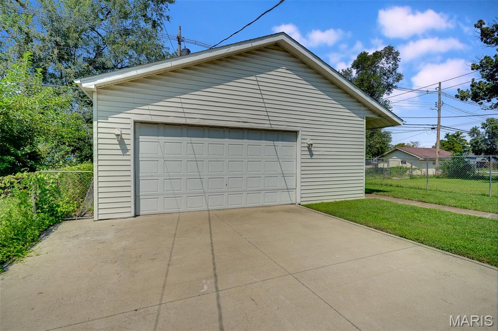 1041 Washington Avenue Madison, IL 62060 - Photo 3 of 20