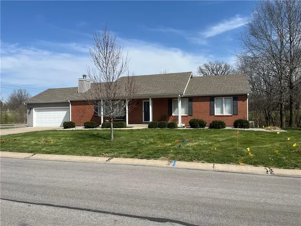 $349,900 | 1901 Meadowlane Street, Kearney, MO 64060