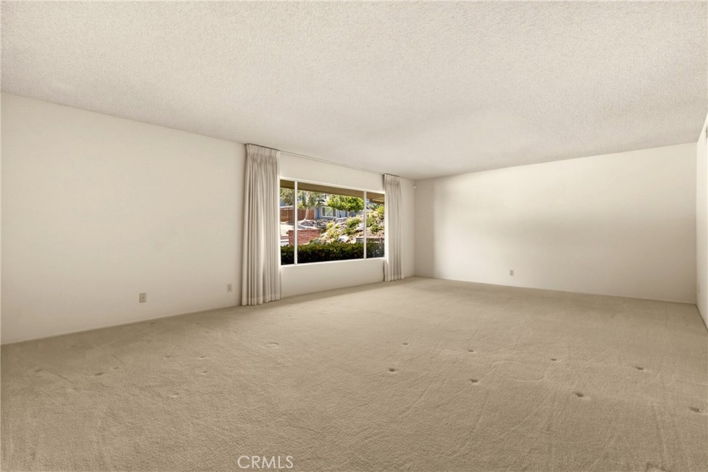 1716 Greenbriar Road Glendale, CA 91207 - Photo 8 of 31 Living Room