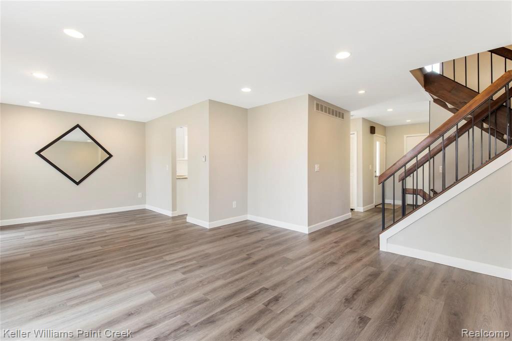 23183 Farmington Road Farmington, MI 48336 - Photo 9 of 24