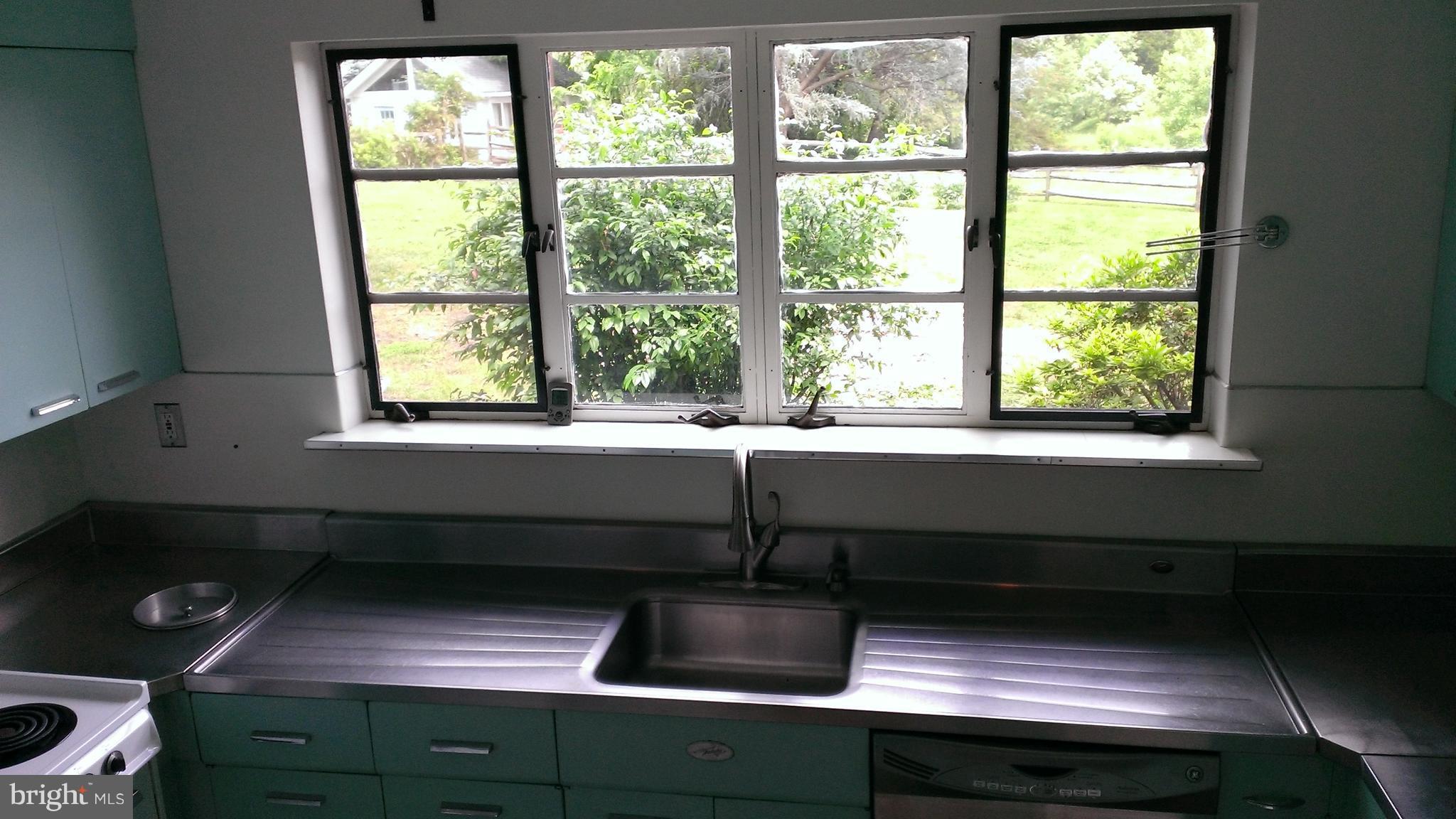 12321 Glen Mill Road Potomac, MD 20854 - Photo 14 of 18 Kitchen