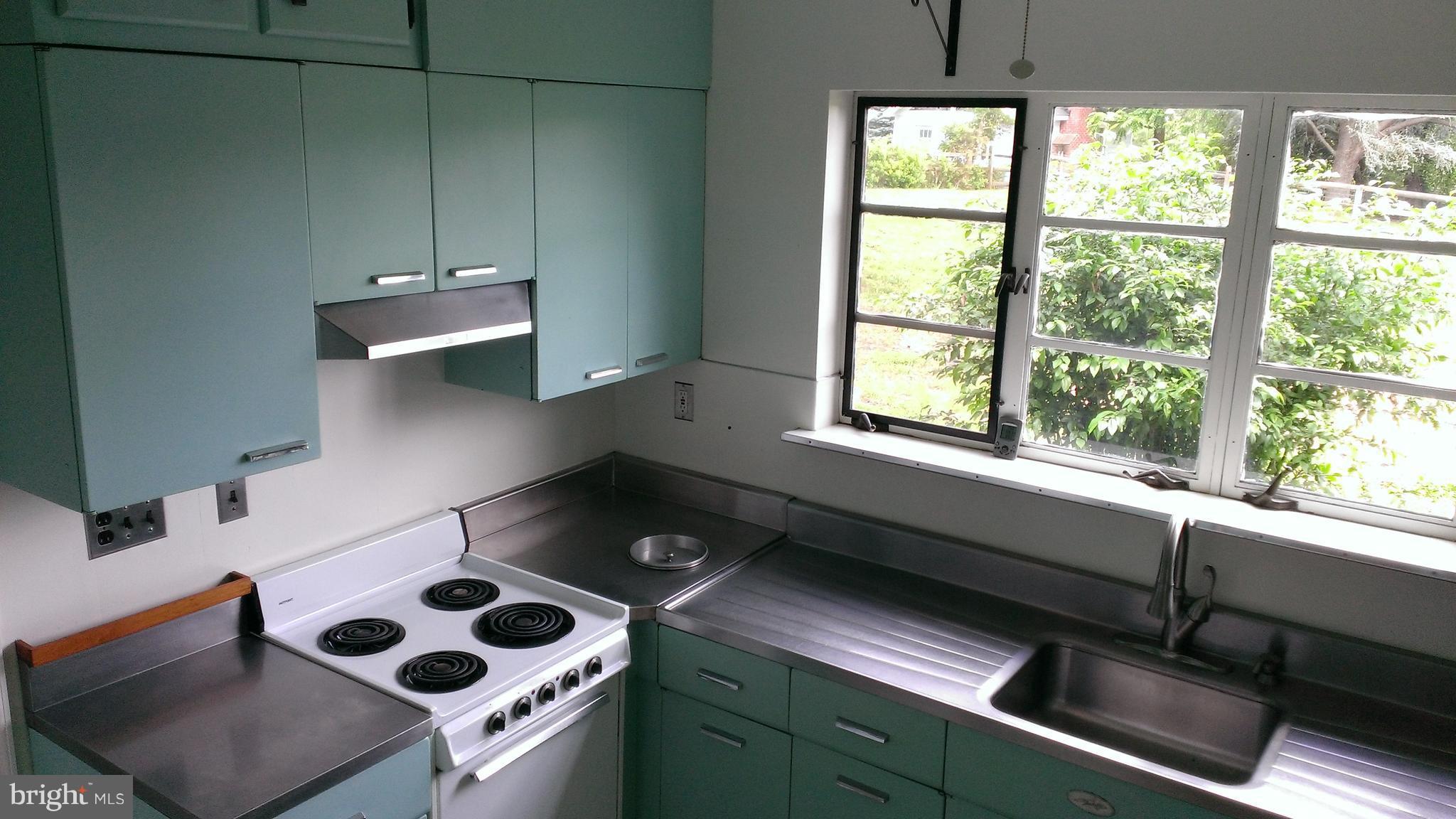 12321 Glen Mill Road Potomac, MD 20854 - Photo 15 of 18 Kitchen