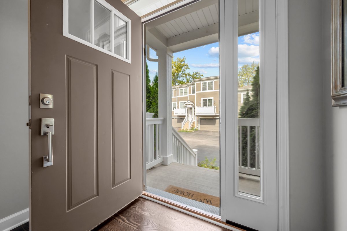 828 Chestnut Street Deerfield, IL 60015 - Photo 2 of 29 a view of entryway
