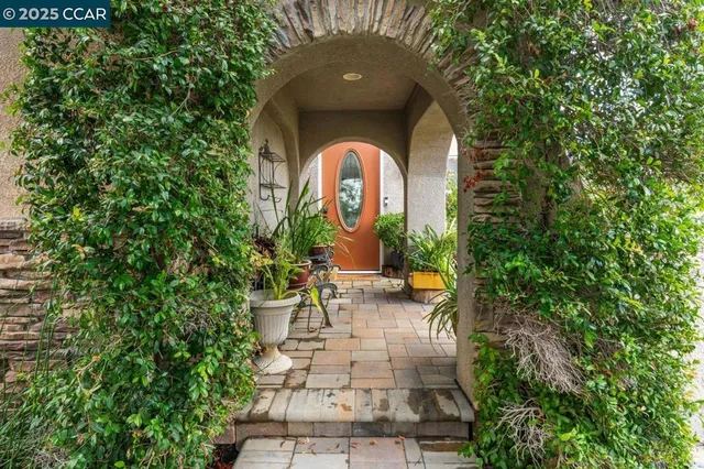 $1,679,000 | 995-995 Rosehedge Court, Concord, CA 94521