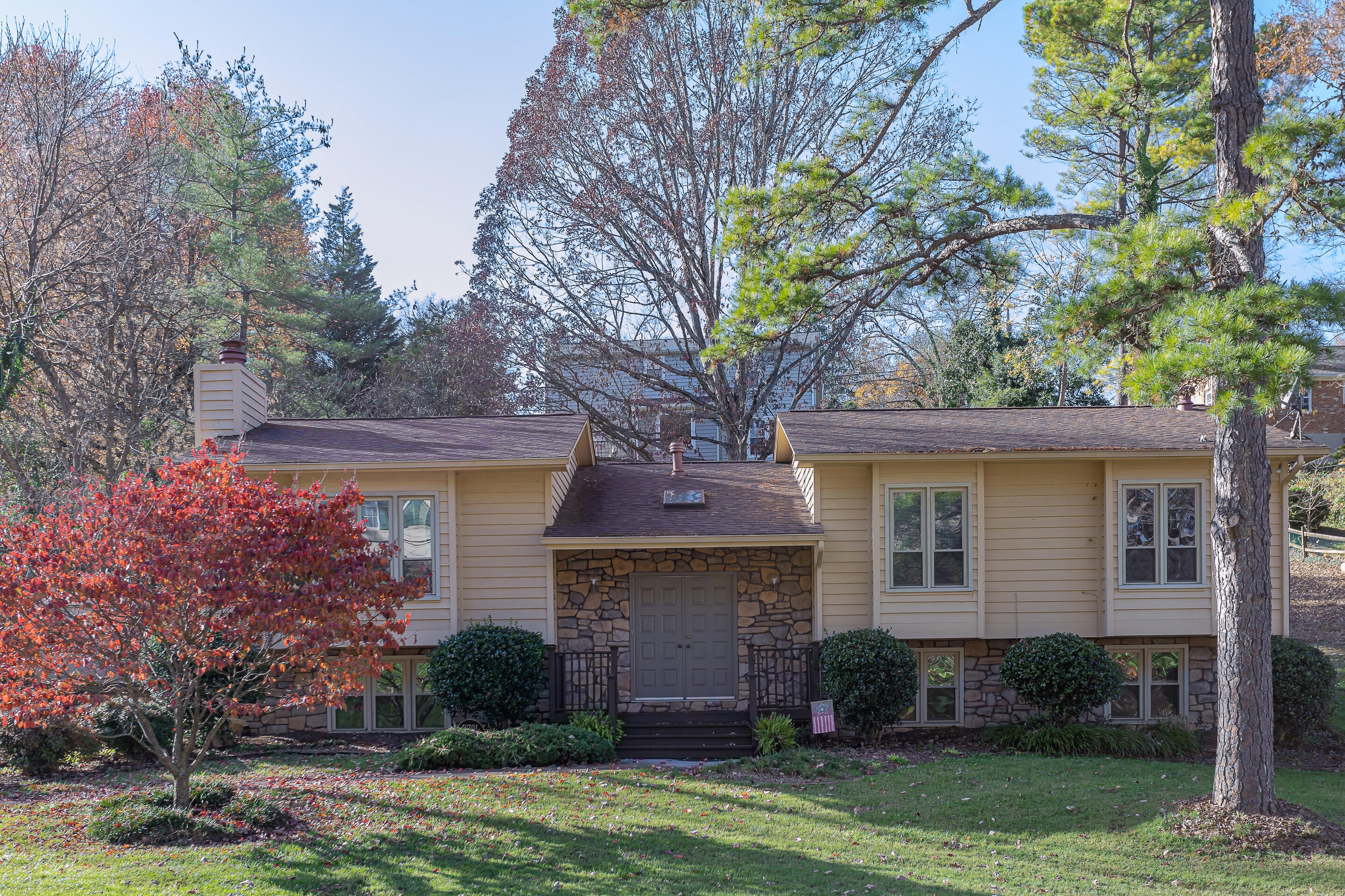 3701 Heritage Road Southwest Roanoke, VA 24015 - Photo 1 of 35 01_3701_Heritage_Rd_SW1_mls