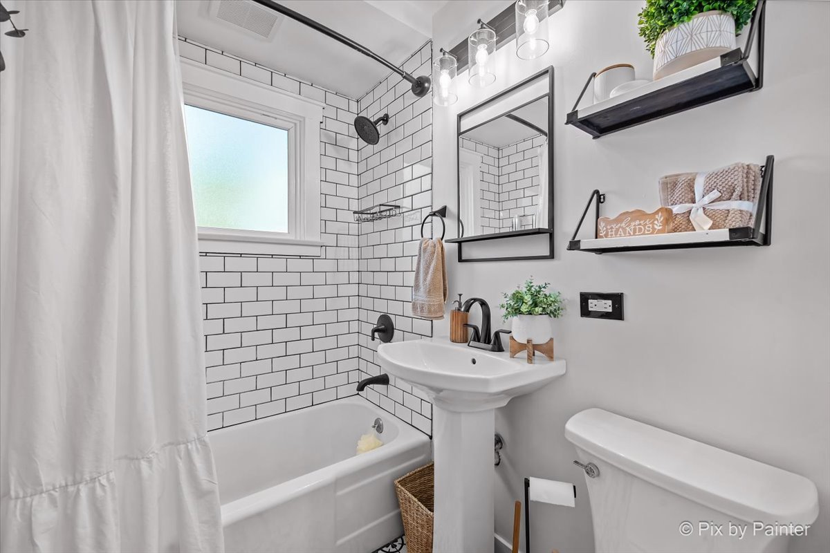 625 South Harrison Street Batavia, IL 60510 - Photo 17 of 43 a bathroom with a sink toilet and shower