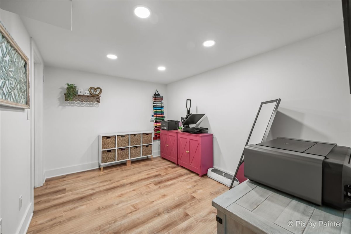 625 South Harrison Street Batavia, IL 60510 - Photo 19 of 43 a room with furniture and wooden floor