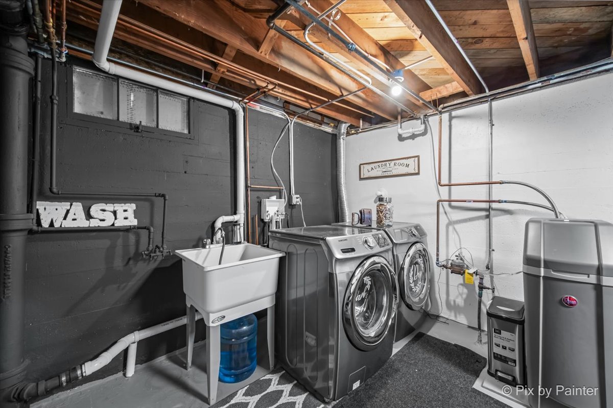625 South Harrison Street Batavia, IL 60510 - Photo 20 of 43 a utility room with multiple dryer and washer