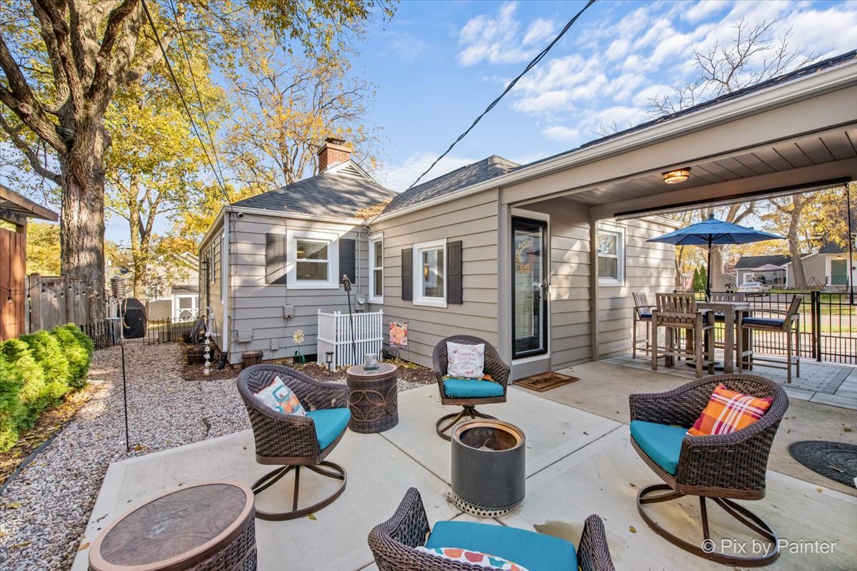 625 South Harrison Street Batavia, IL 60510 - Photo 22 of 43 a front view of a house with outdoor seating