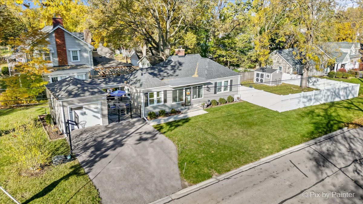 625 South Harrison Street Batavia, IL 60510 - Photo 31 of 43 a view of a house with garden and trees