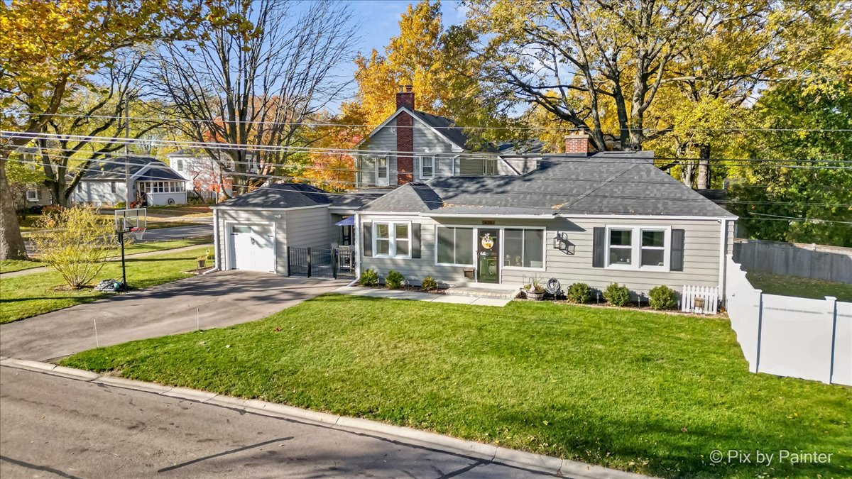 625 South Harrison Street Batavia, IL 60510 - Photo 35 of 43 a front view of a house with swimming pool having outdoor seating