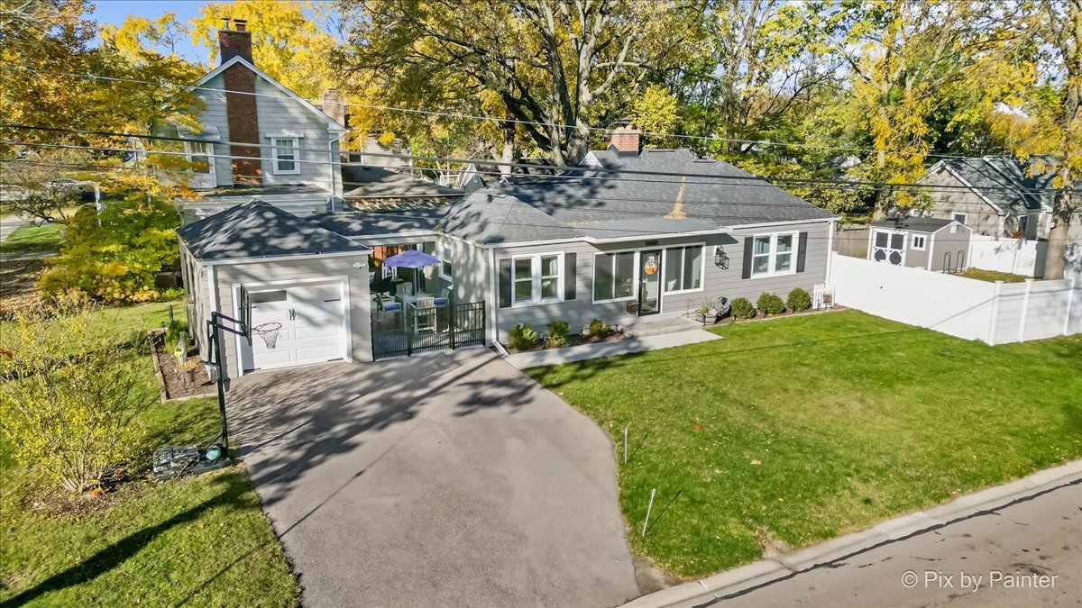 625 South Harrison Street Batavia, IL 60510 - Photo 37 of 43 front view of a house with a yard
