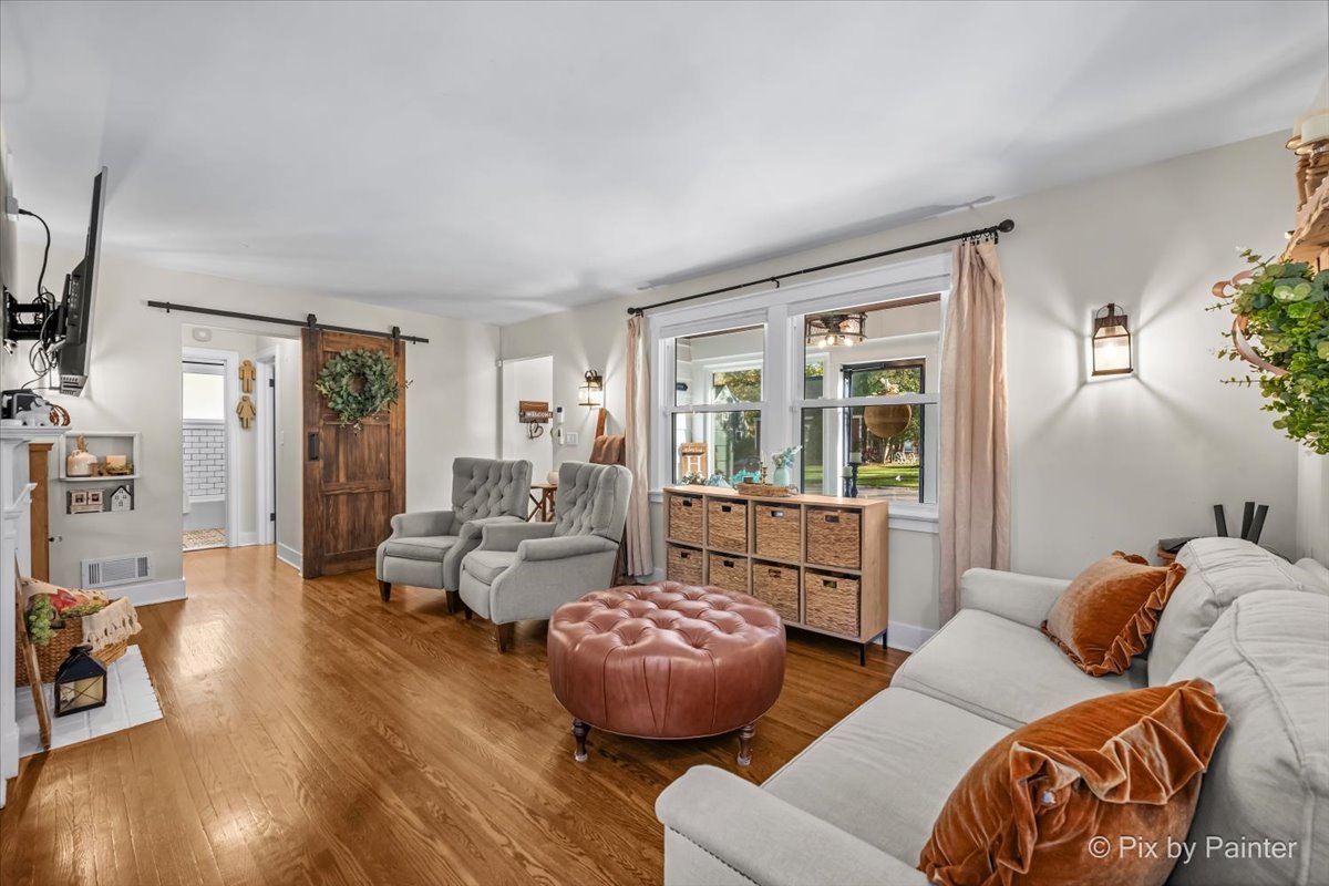 625 South Harrison Street Batavia, IL 60510 - Photo 6 of 43 a living room with furniture and a large window