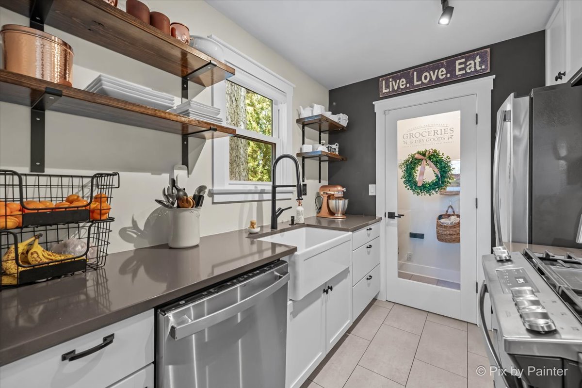 625 South Harrison Street Batavia, IL 60510 - Photo 9 of 43 a kitchen with sink stove and refrigerator