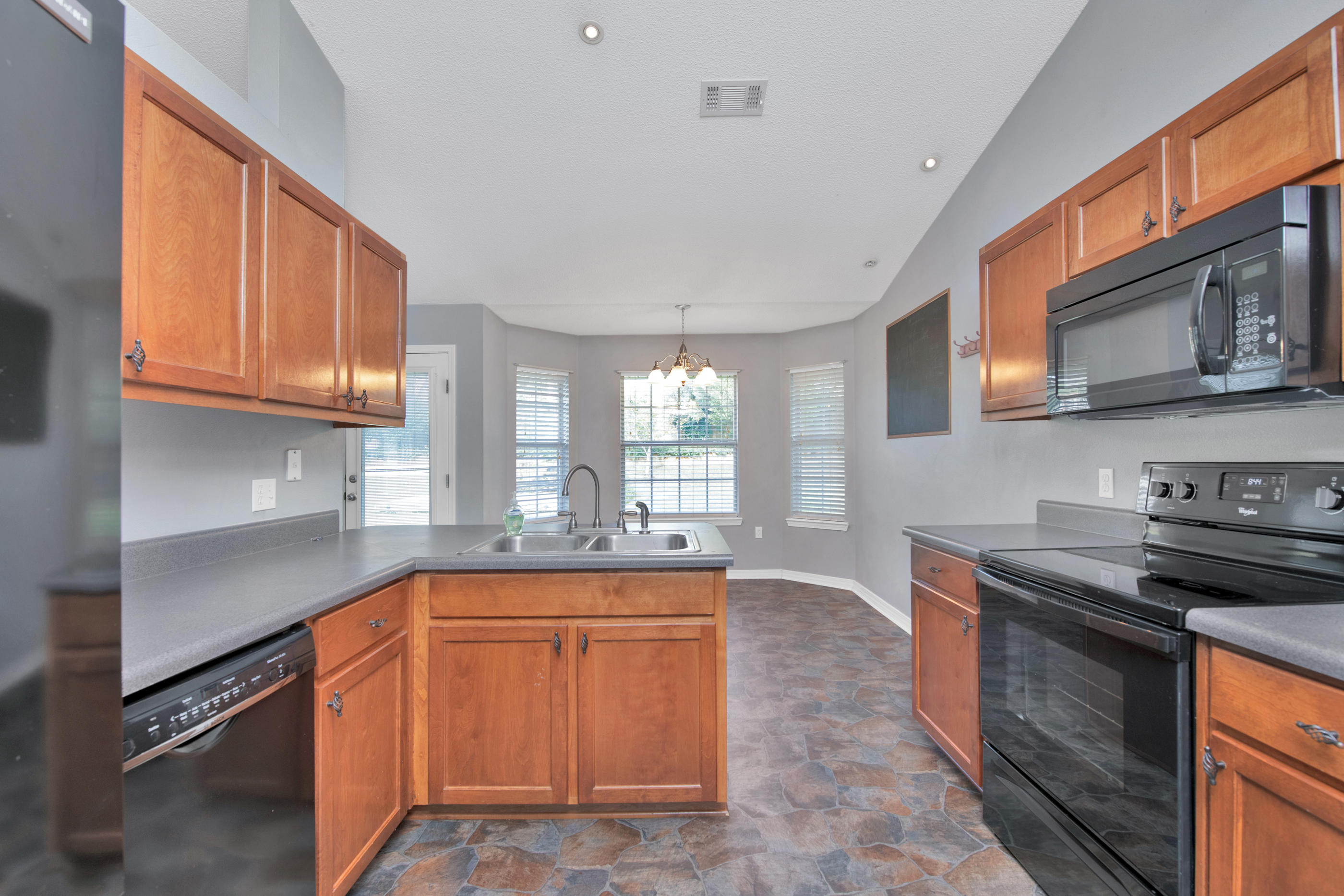 213 Raptor Drive Crestview, FL 32536 - Photo 10 of 24 Kitchen
