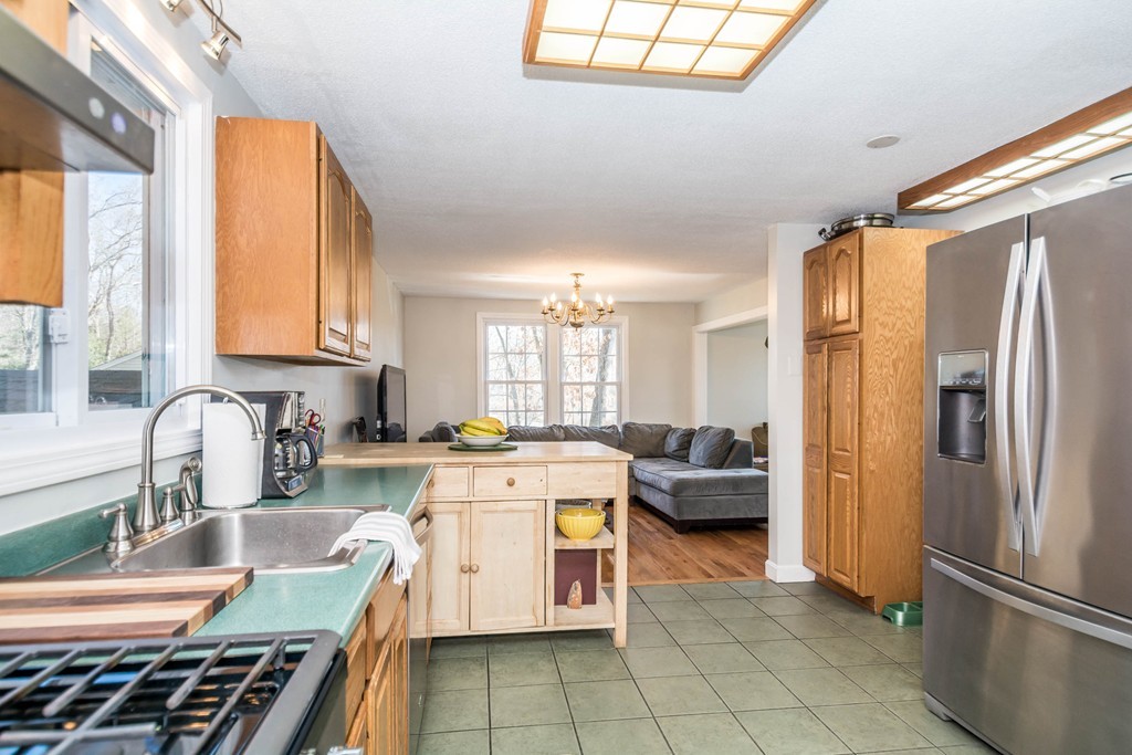 201 Chapman Road Tewksbury, MA 01876 - Photo 8 of 26 Gallery Image 8