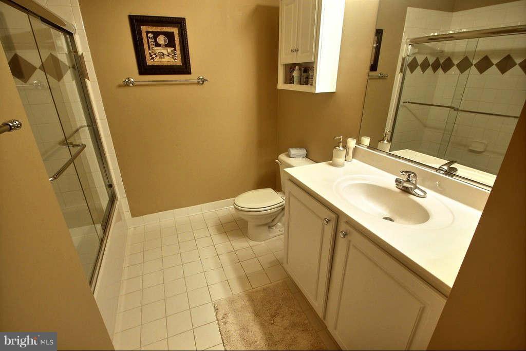 119 Bucksfield Road Gaithersburg, MD 20878 - Photo 21 of 25 Bath (Master)