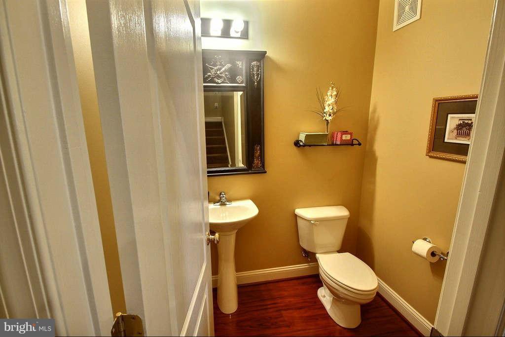 119 Bucksfield Road Gaithersburg, MD 20878 - Photo 22 of 25 Bath