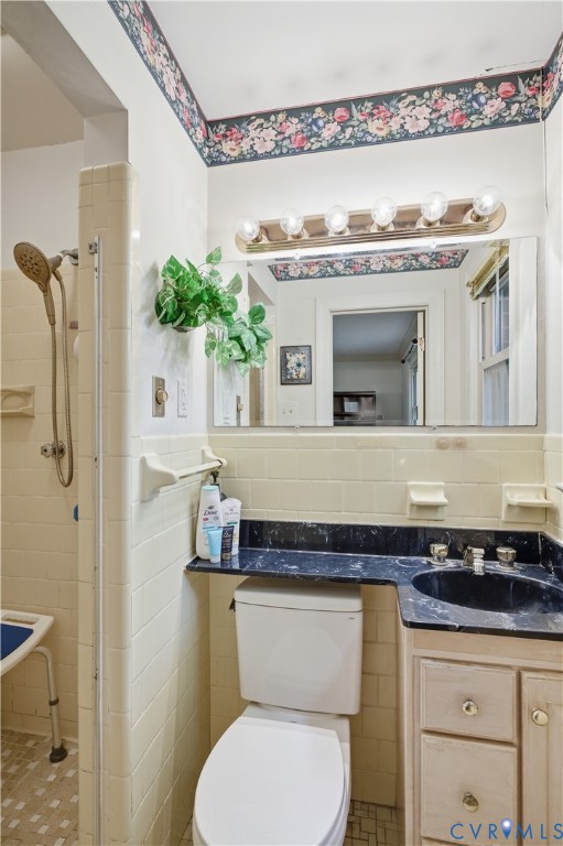 2500 Patricia Road Richmond, VA 23231 - Photo 19 of 34 Bathroom featuring a tiled shower stall and a whit