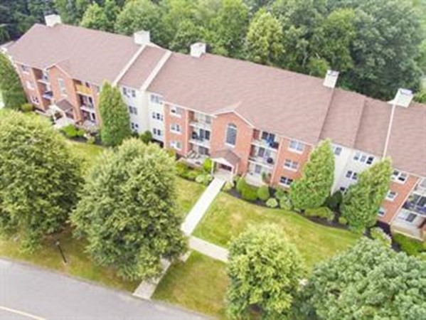 22 Maple Crest Circle, Unit E Holyoke, MA 01040 - Photo 3 of 15