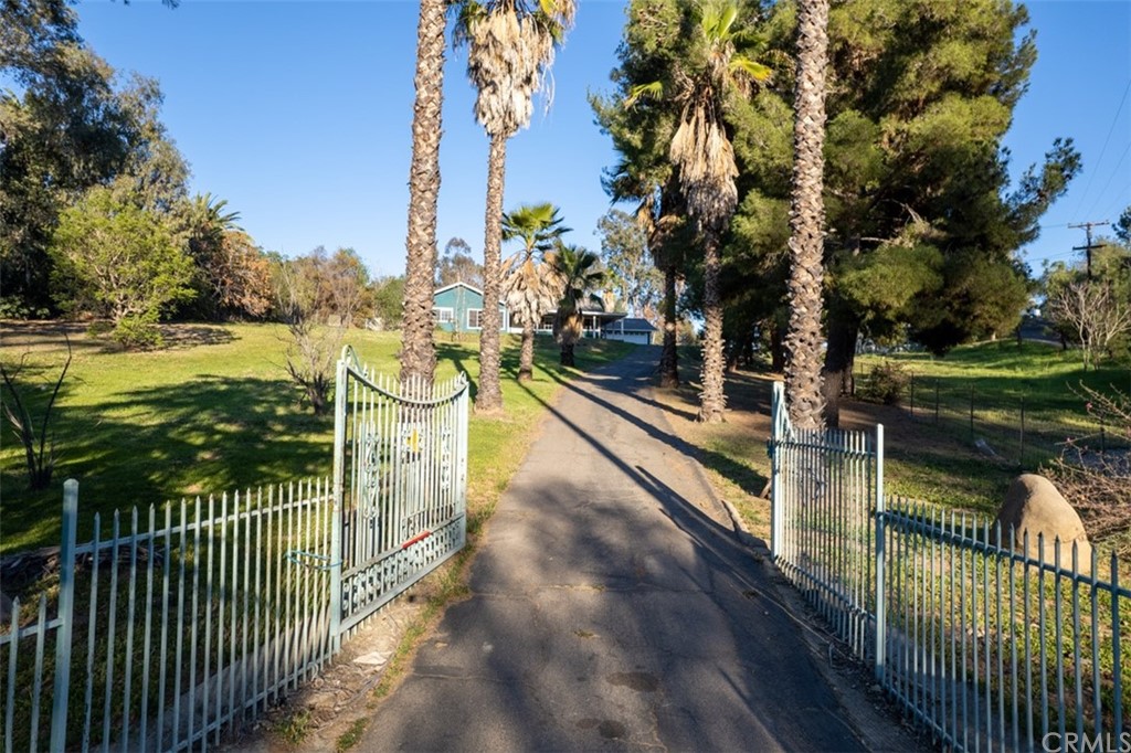 1856 Gird Road Fallbrook, CA 92028 - Photo 3 of 39